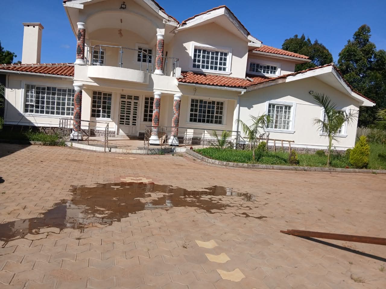THE ELDORET COUNTRY ROYALE