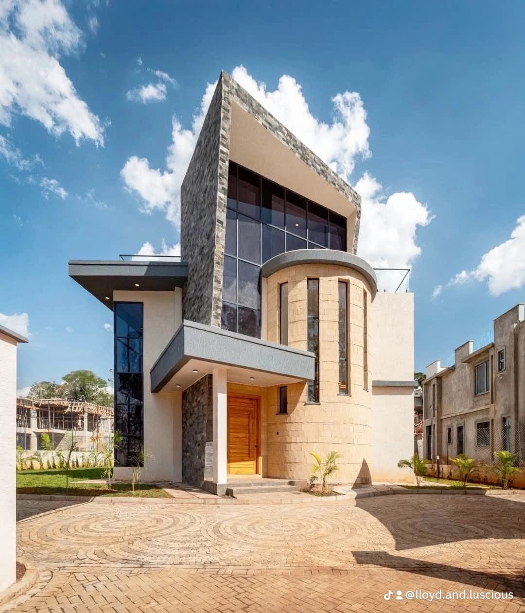 LUXURY LIVING IN WESTLANDS – LORESHO