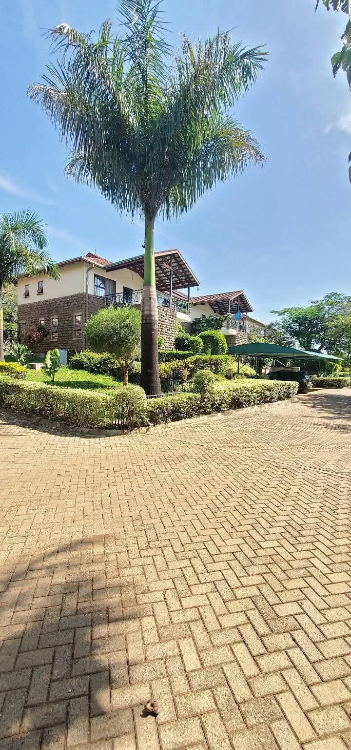 Exclusive 4 Bedrooom Town House