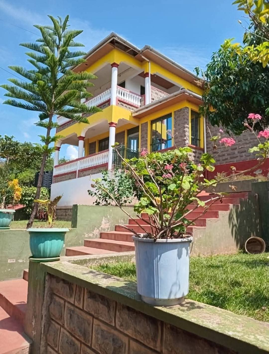 5 Bedroom Maisonette