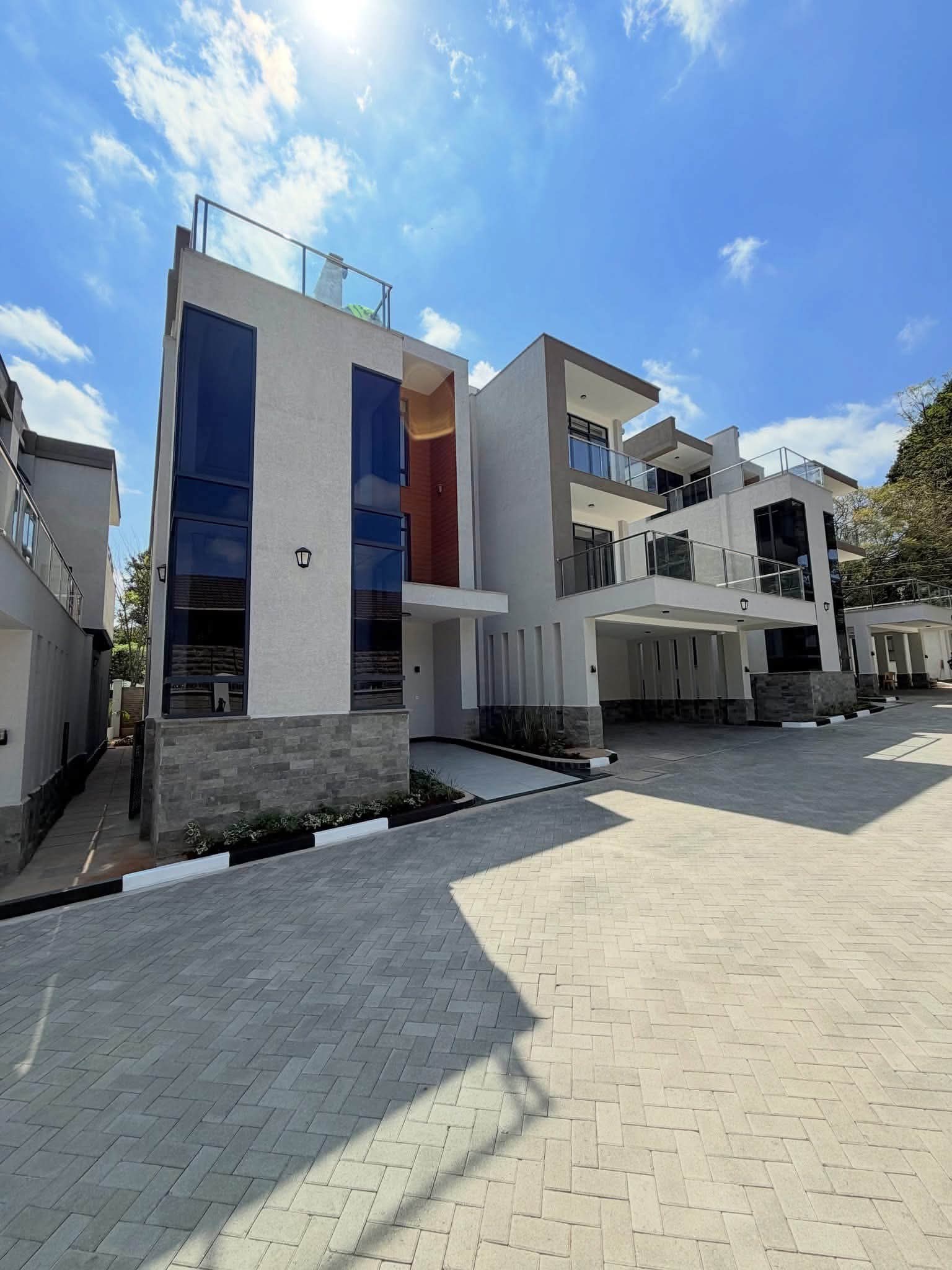 BRAND-NEW LUXURY TOWNHOUSE